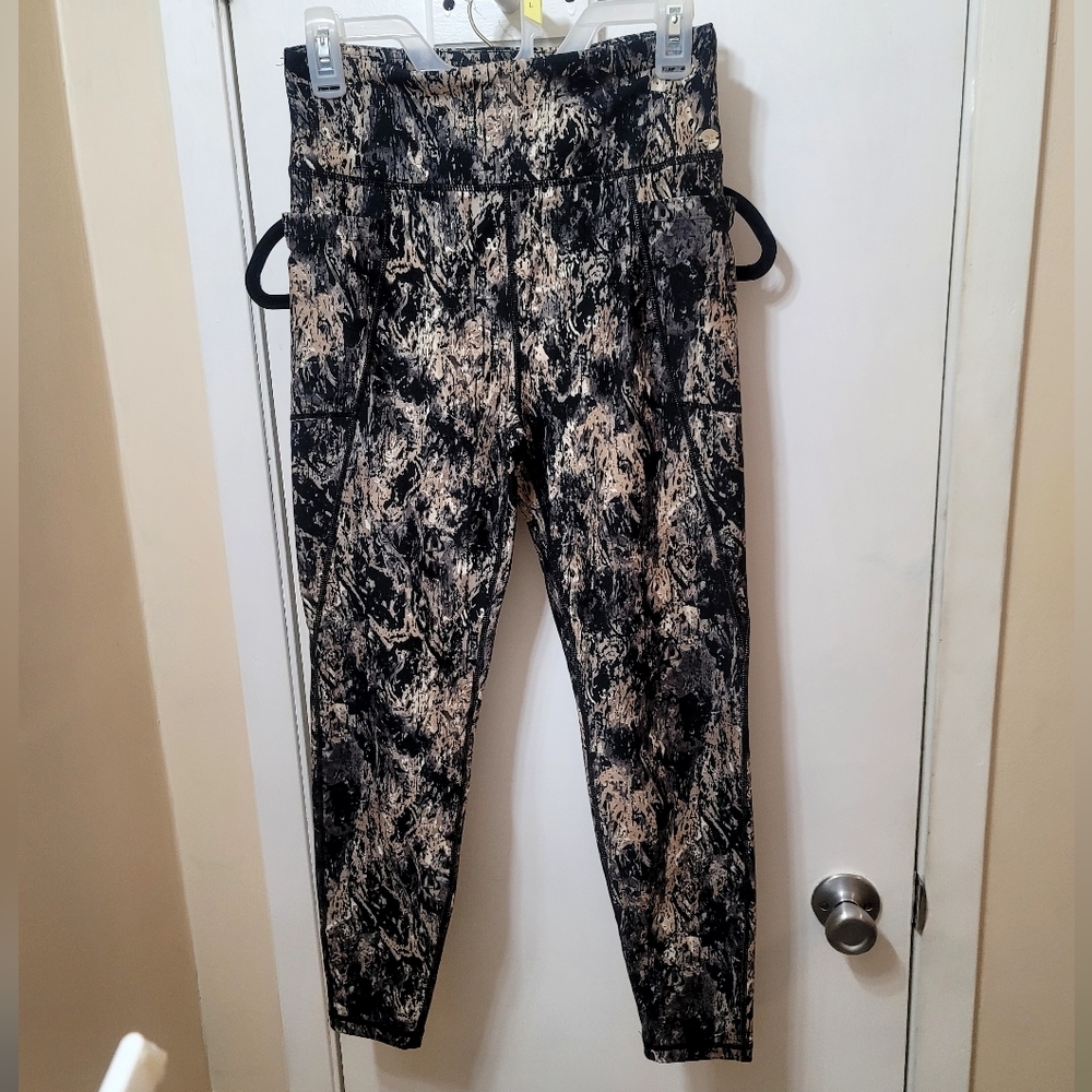 BOGO🌟 Cropped Leggings - Picture 8 of 8